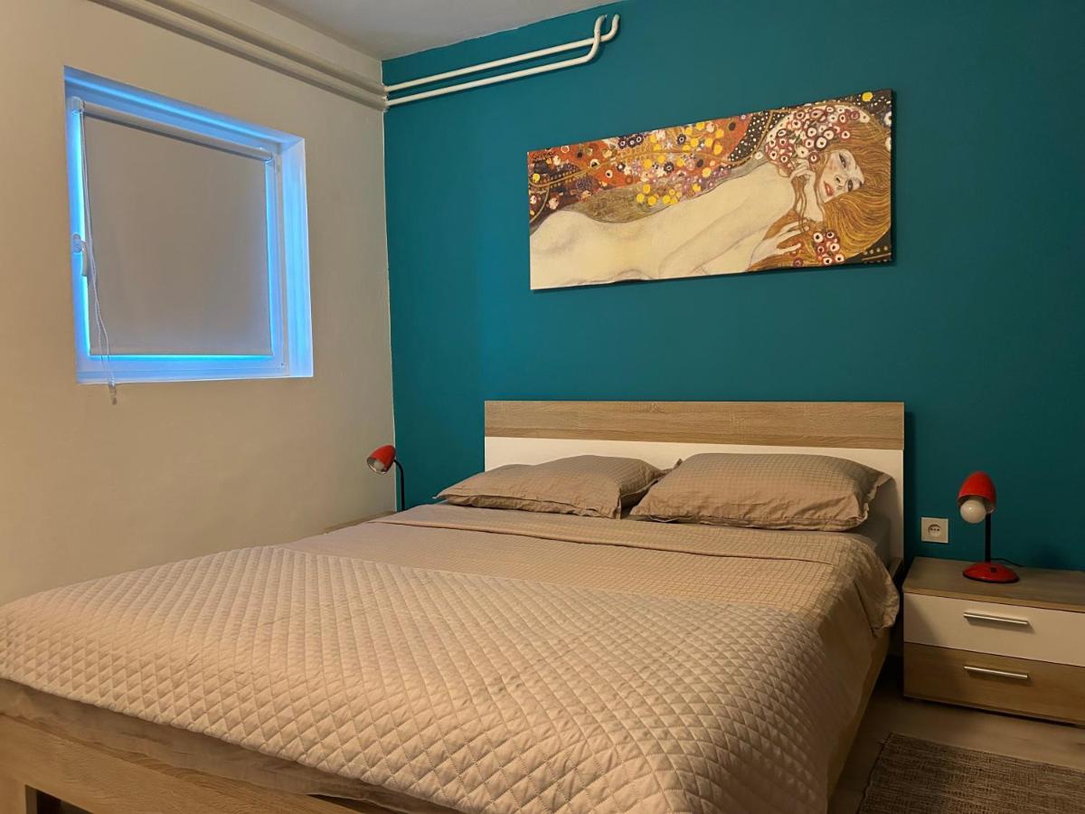 Peaceful Apartment With Patio 罗维尼 外观 照片
